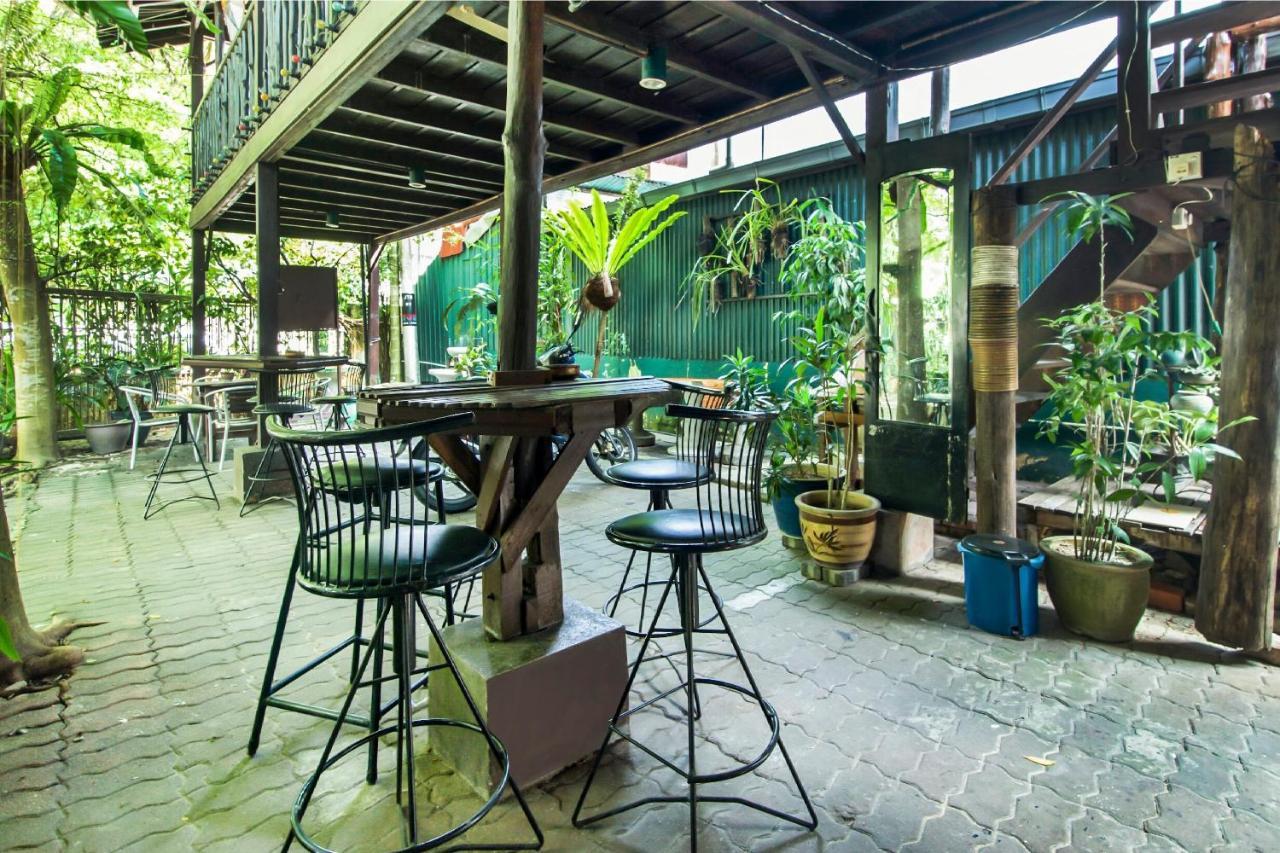 Oyo 1093 Ali'S Motel Teluk Bahang Exterior photo