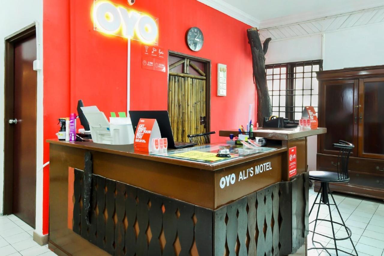 Oyo 1093 Ali'S Motel Teluk Bahang Exterior photo