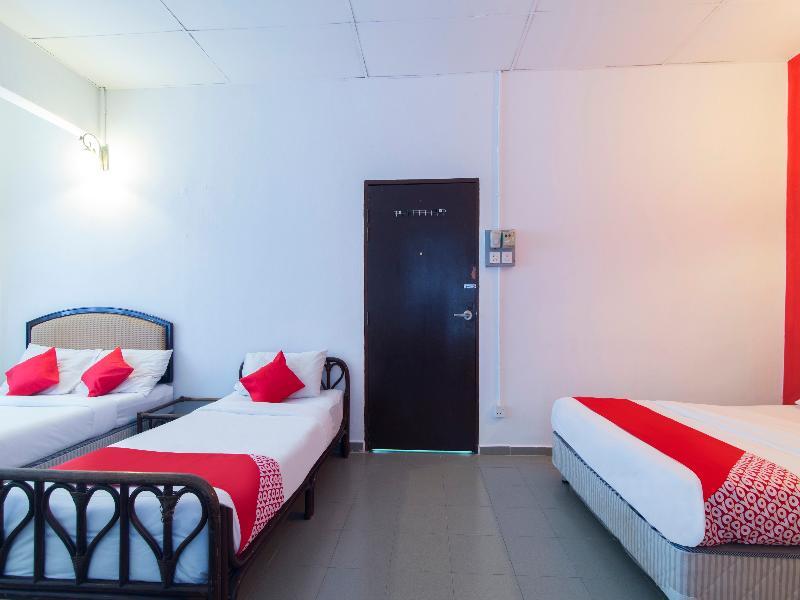Oyo 1093 Ali'S Motel Teluk Bahang Exterior photo