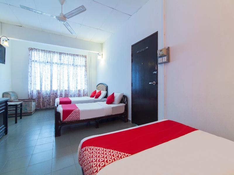 Oyo 1093 Ali'S Motel Teluk Bahang Exterior photo
