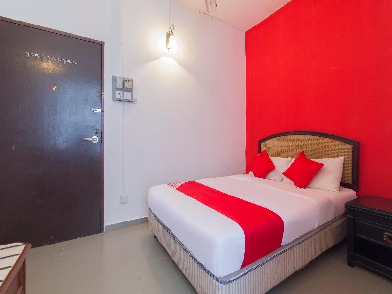 Oyo 1093 Ali'S Motel Teluk Bahang Exterior photo